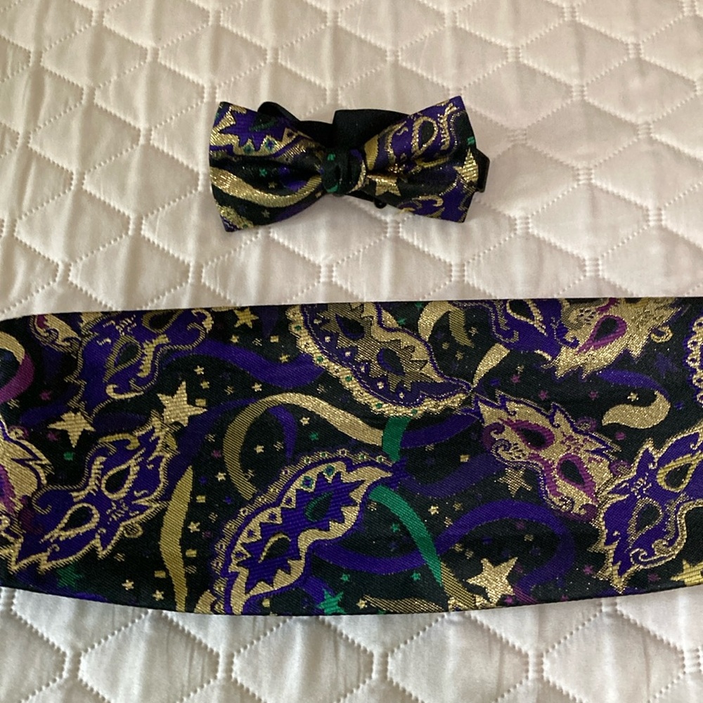 Mardi Gras Bow tie and cumberbun.  Adjustable, one size.